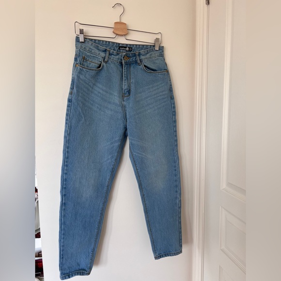 Women's Highwaisted Jeans - Size 6 - Picture 1 of 4